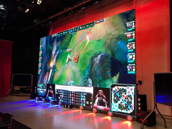 『League of Legends』日本プロリーグ“LJL”のパブリックビューイングの350インチLEDモニター