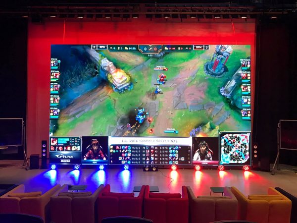 『League of Legends』日本プロリーグ“LJL”のパブリックビューイングの350インチLEDモニター