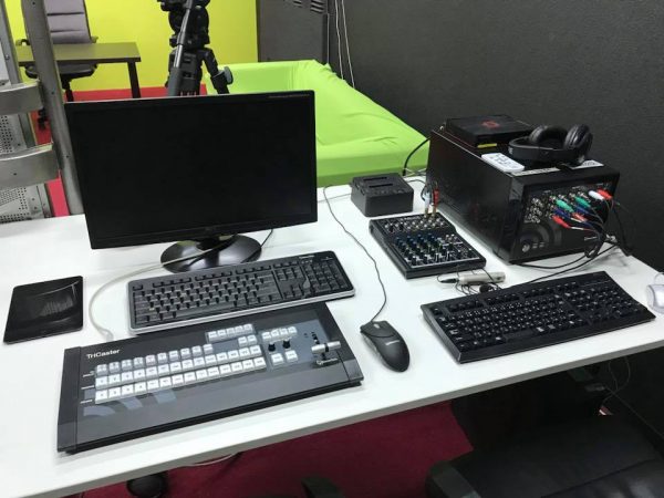 TriCaster40と、ミキサー