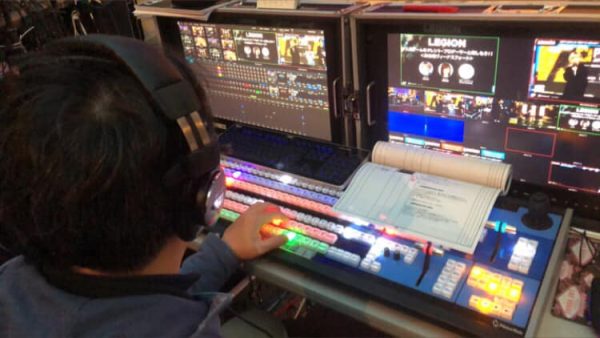 本番中TriCaster8000オペレートの様子